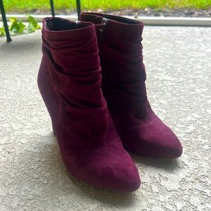 Maroon size 8 zipper booties. Heel is 3 1/2 tall. Like new! So Cute!